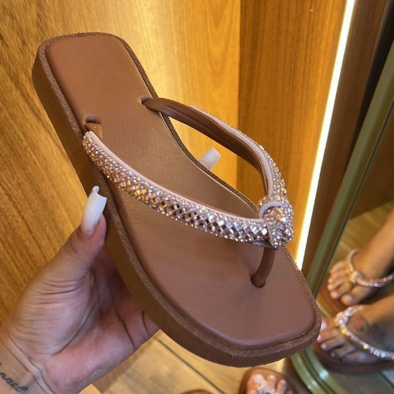 Chinelo feminino confortável de dedo com correias detalhe nó de brilho strass Luxo bico quadrado